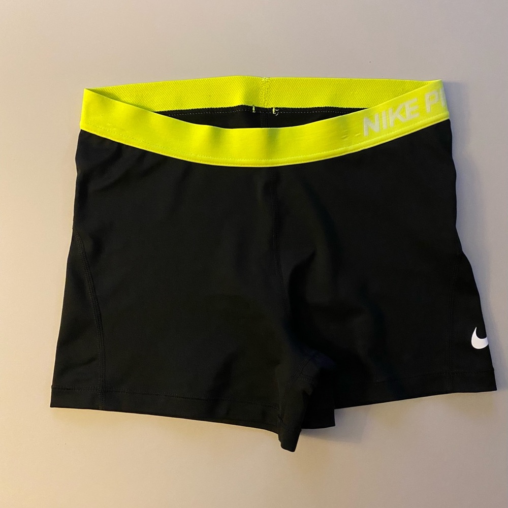 🌸 EUC Women’s NIKE pro 3 in shorts black/neon L